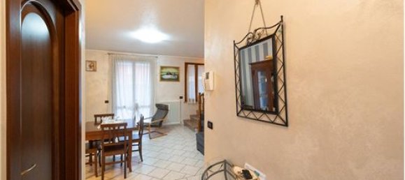 2 bedrooms Villa in Poviglio, Italy No. 289476 3