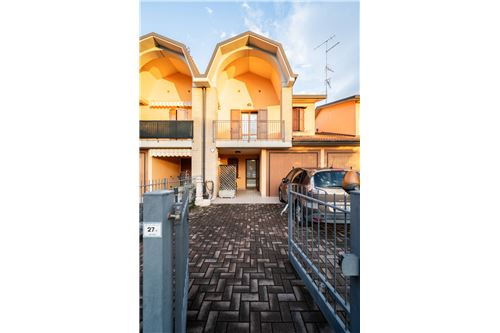 2 bedrooms Villa in Poviglio, Italy No. 289476