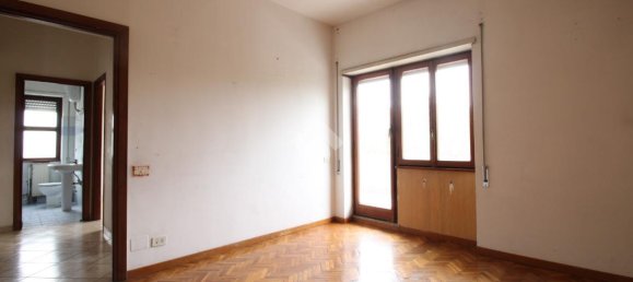 5-salle Appartement à Pomezia, Italy No. 90518 32