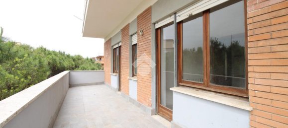 5-salle Appartement à Pomezia, Italy No. 90518 10