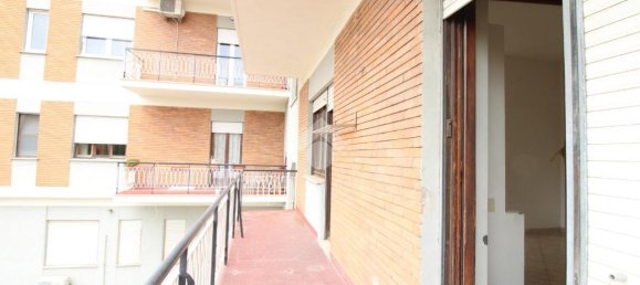 5-salle Appartement à Pomezia, Italy No. 90518 9