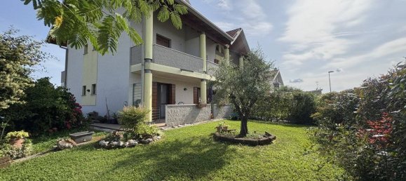 2 bedrooms Apartment in Udine, Italy No. 272174 3