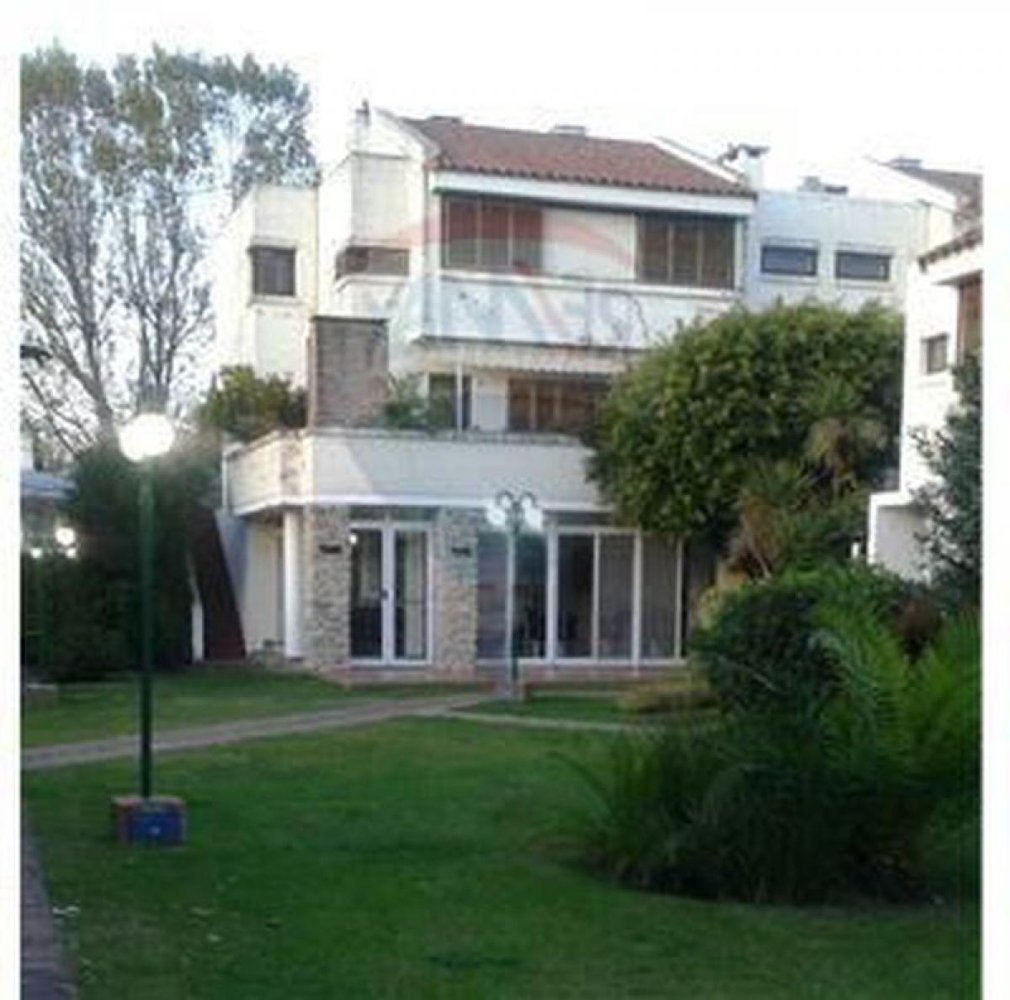 2 bedrooms House in Tigre, Argentina No. 76647