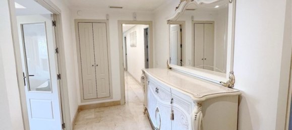 3 bedrooms Apartment in Marbella, Spain No. 112614 3