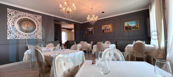 4-Zimmer Gewerbliche Immobilie in Castel San Pietro Terme, Italy, Nr. 160090 2