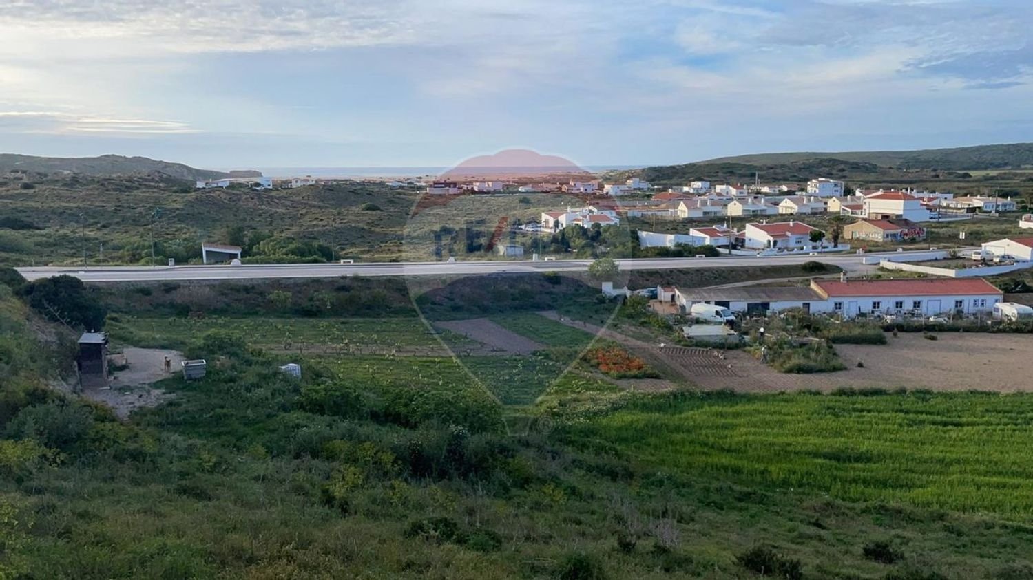 1000m² Land in Bordeira, Portugal No. 69118