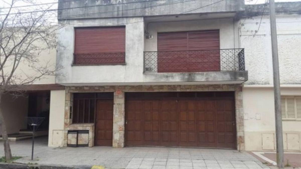 Casa de 2 dormitorios en Buenos Aires, Argentina No. 83535