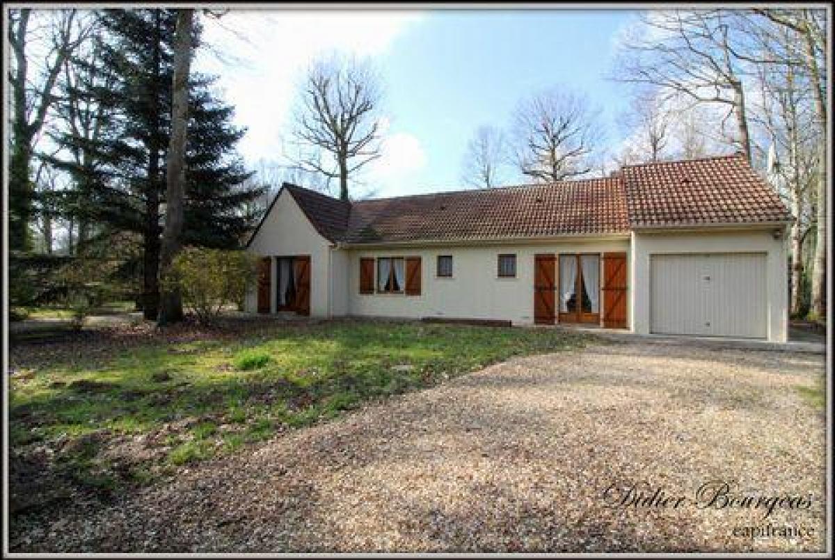 Casa de 3 dormitorios en Courtenay, France No. 24940