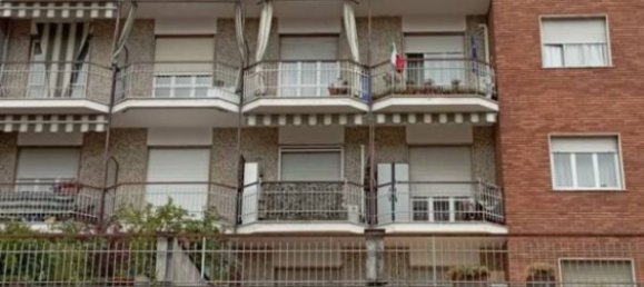 2 bedrooms Apartment in Turin, Italy No. 304265 4