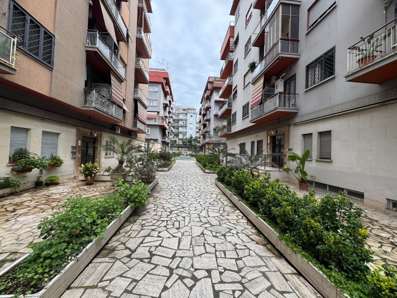 Квартира с 2 комнатами в Рим, Италия № 9608