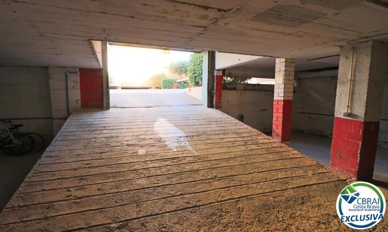 19m² Garage in Empuriabrava, Spain No. 216056