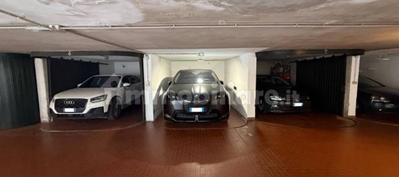  مرآب في Milan, Italy 15متر مربع رقم 378965 2