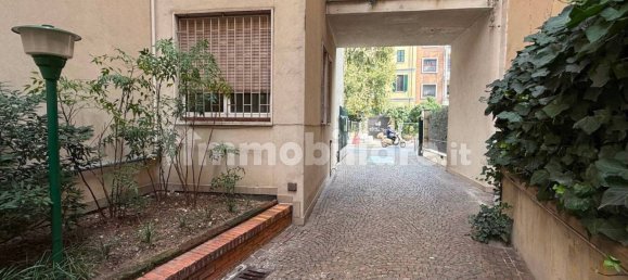  مرآب في Milan, Italy 15متر مربع رقم 378965 15