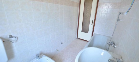 Дом с 3 комнатами в Мирадоло Терме, Италия № 15783 29