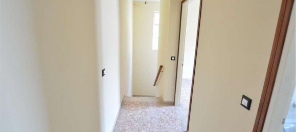 Дом с 3 комнатами в Мирадоло Терме, Италия № 15783 22