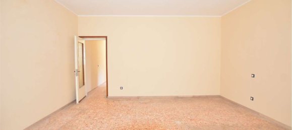 Дом с 3 комнатами в Мирадоло Терме, Италия № 15783 18