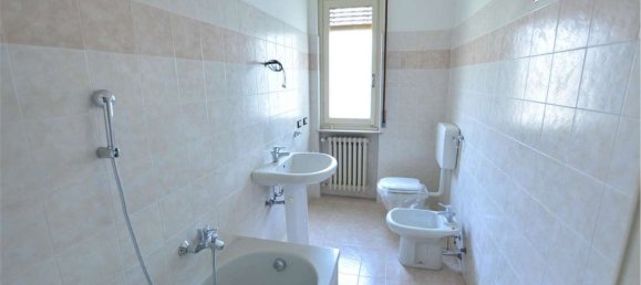 Дом с 3 комнатами в Мирадоло Терме, Италия № 15783 27