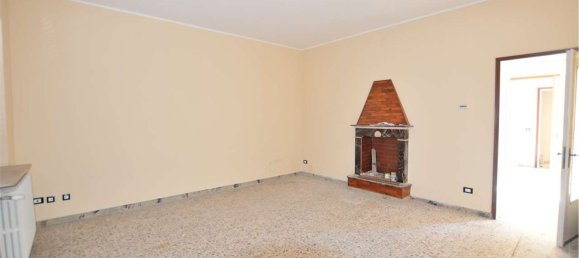 Дом с 3 комнатами в Мирадоло Терме, Италия № 15783 4