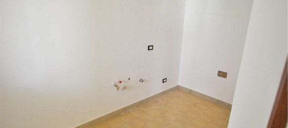 Дом с 3 комнатами в Мирадоло Терме, Италия № 15783 5