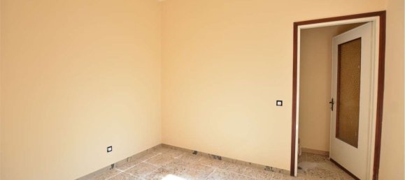 Дом с 3 комнатами в Мирадоло Терме, Италия № 15783 12