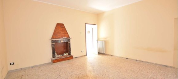 Дом с 3 комнатами в Мирадоло Терме, Италия № 15783 7