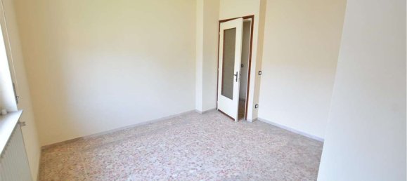 Дом с 3 комнатами в Мирадоло Терме, Италия № 15783 25