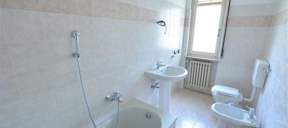 Дом с 3 комнатами в Мирадоло Терме, Италия № 15783 28