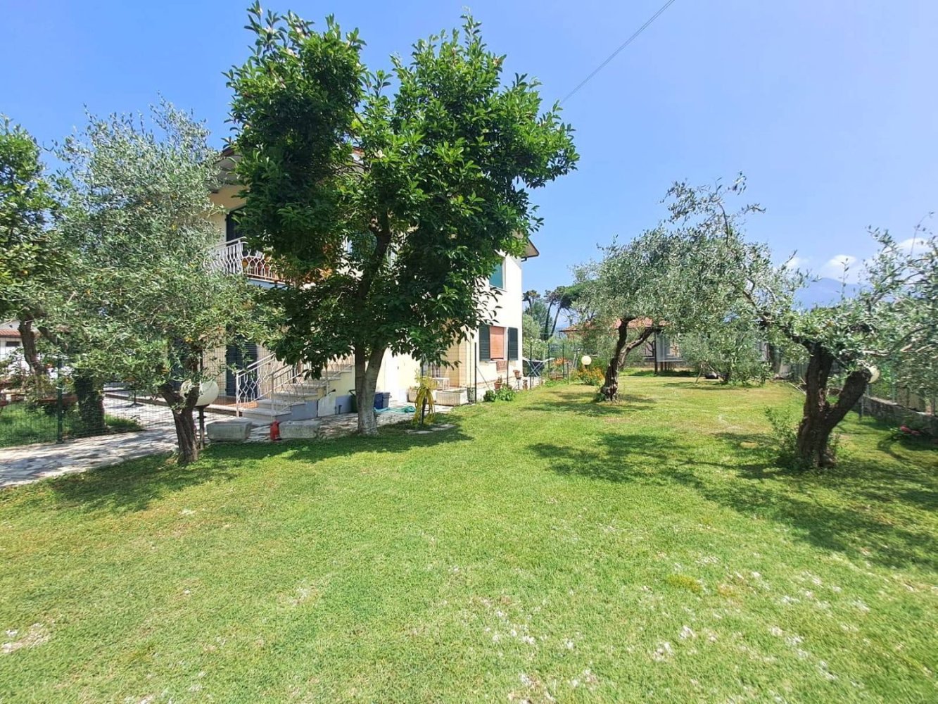 Casa de 5 dormitorios en Massa, Italy No. 398708