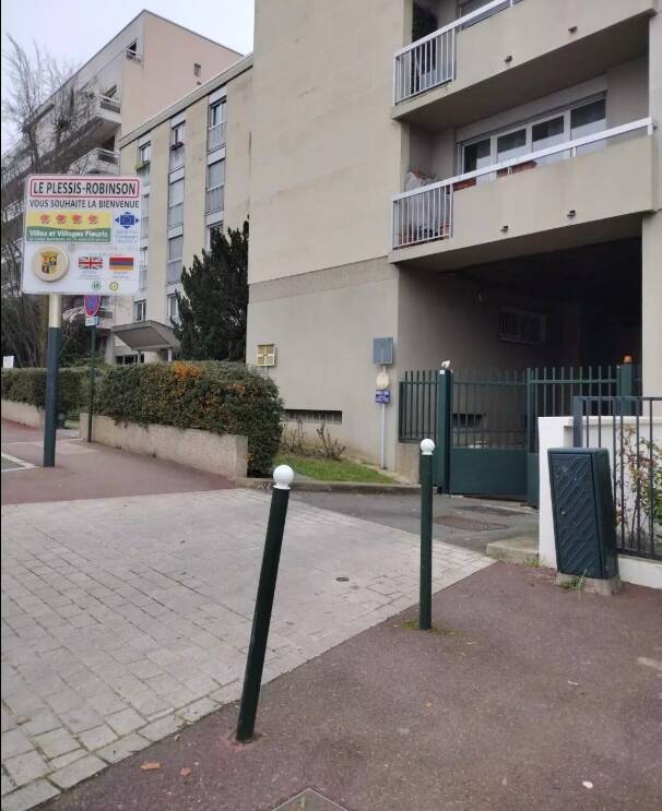 26m² Garage in Le Plessis-Robinson, France No. 331532