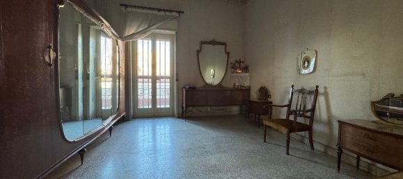 2-salle Appartement à Catania, Italy No. 256979 7
