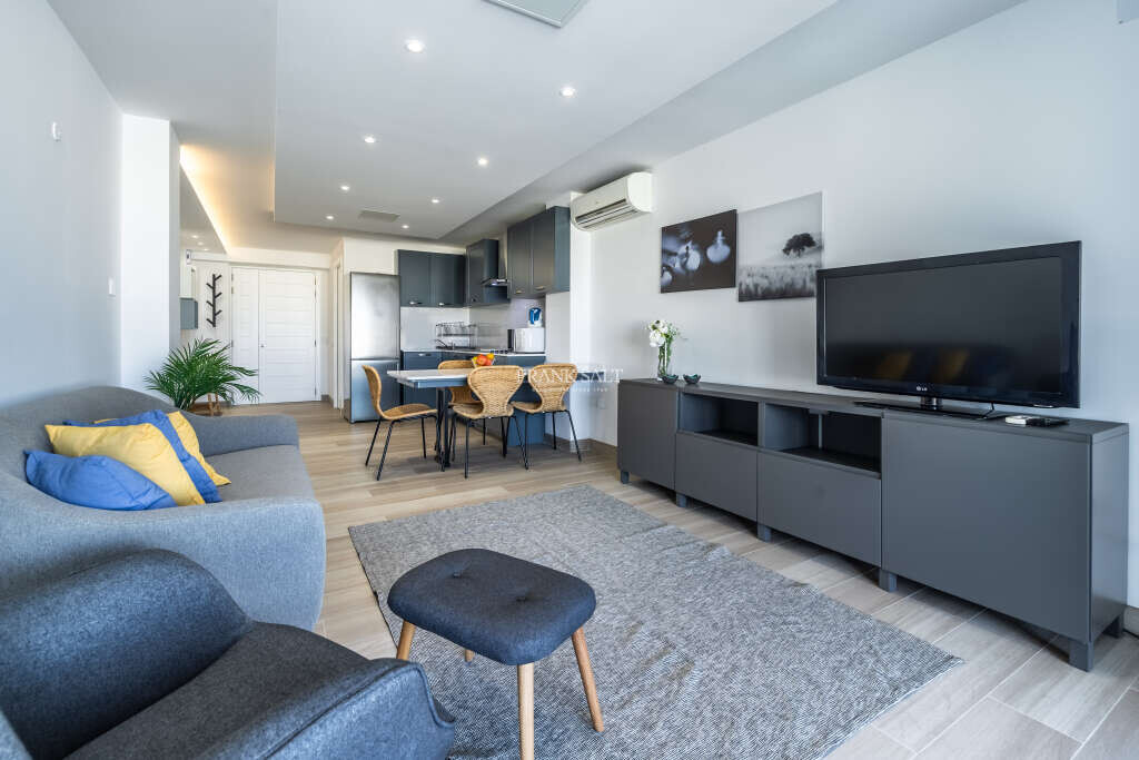 Мезонет с 2 спальнями в Сент-Джулианс, Мальта № 8594