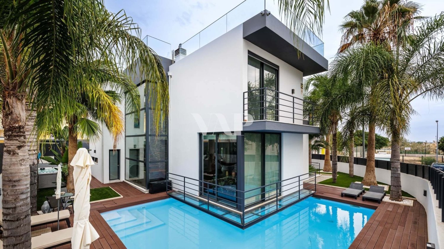 5 bedrooms Villa in Albufeira, Portugal No. 21413