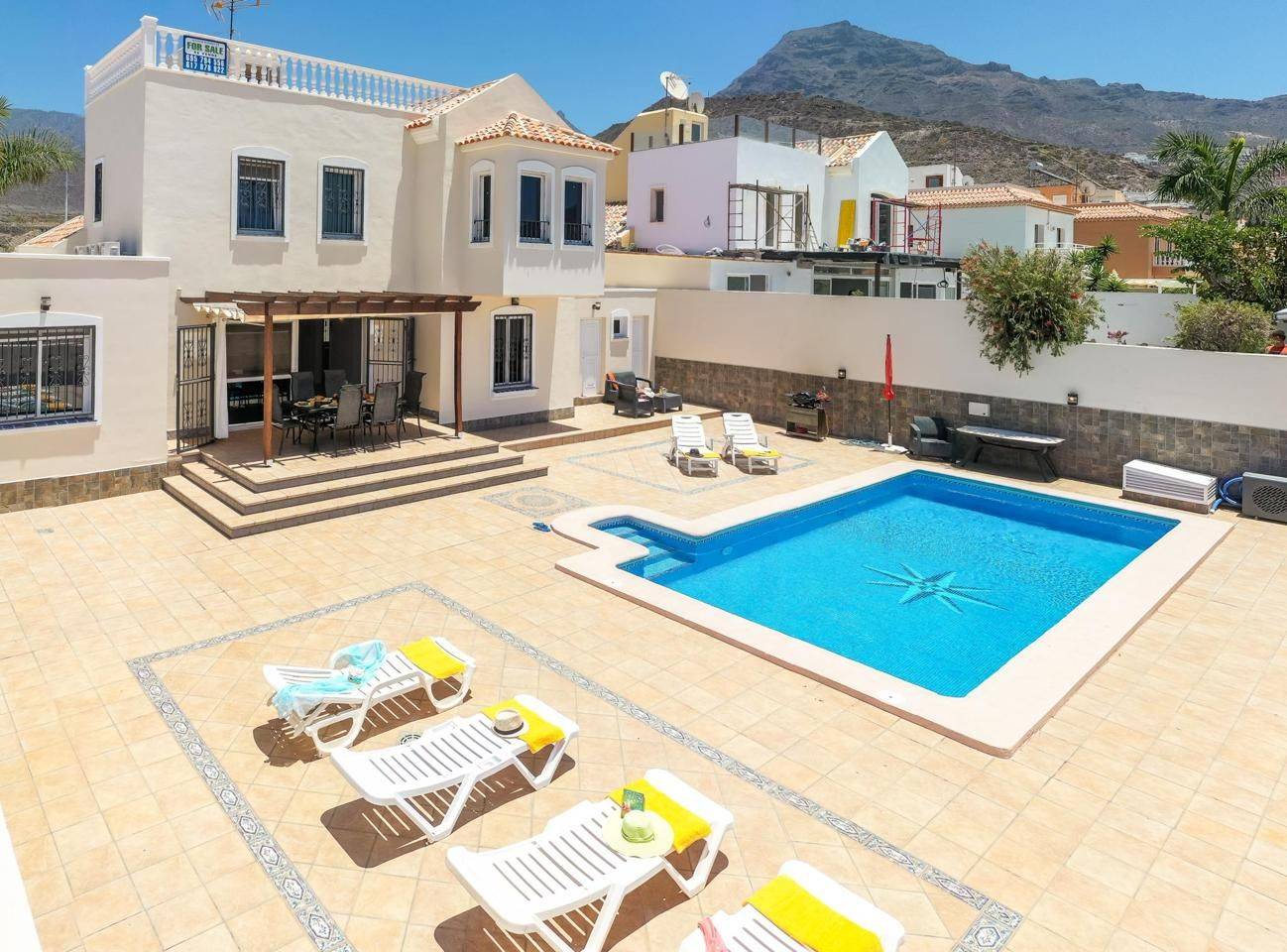 5 bedrooms House in Adeje, Spain No. 28001