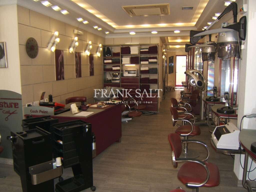 72m² Shop in Paola, Malta No. 13428