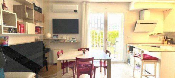 5 rooms Apartment in Bologna, Italy No. 26215 4