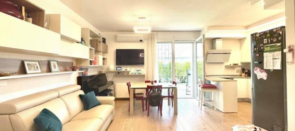 5 rooms Apartment in Bologna, Italy No. 26215 5