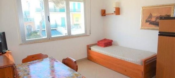 3 rooms Apartment in Castagneto Carducci, Italy No. 131134 6