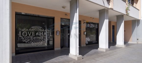 Коммерческая недвижимость с 1 спальней в Рим, Италия № 360171 7