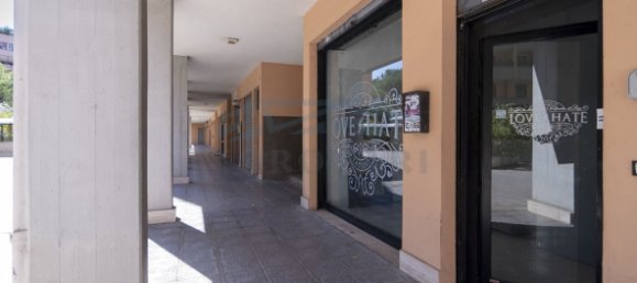 Коммерческая недвижимость с 1 спальней в Рим, Италия № 360171 20