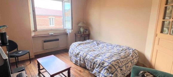 Estudio en Saint-Quentin, France No. 93136 8