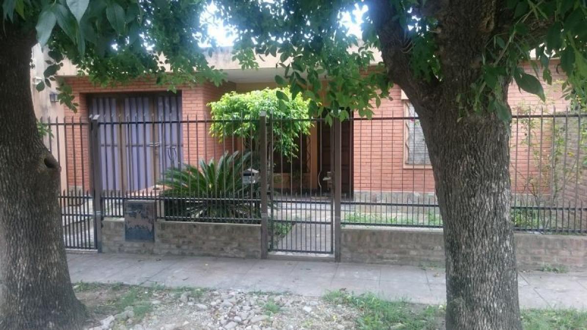 Casa de 2 dormitorios en Escobar, Argentina No. 12835