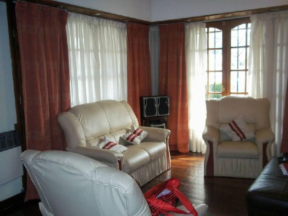 4 bedrooms House in Mar del Plata, Argentina No. 70493
