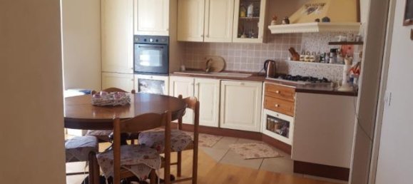 4 bedrooms Villa in Ponsacco, Italy No. 253328 3