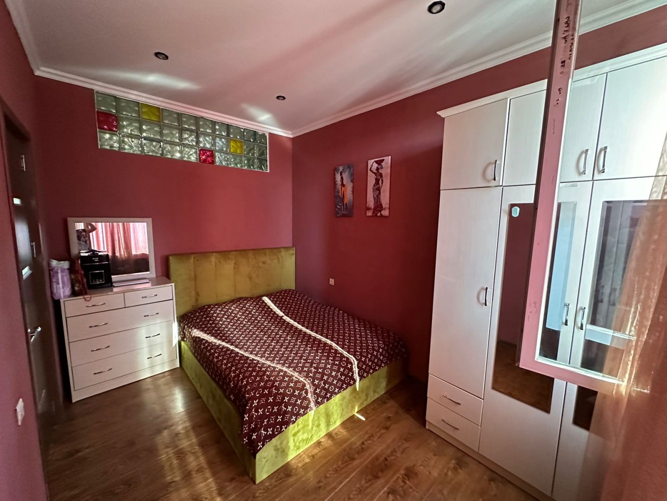 4-Zimmer Wohnung in Tiflis, Georgia, Nr. 1439