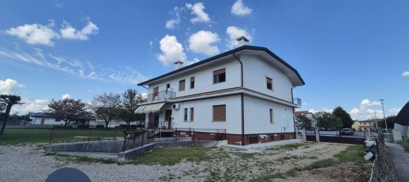 Квартира с 2 спальнями в Удине, Италия № 380506 2