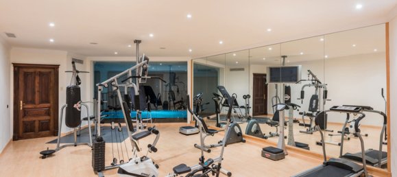 Villa de 8 dormitorios en Marbella, Spain No. 123743 3