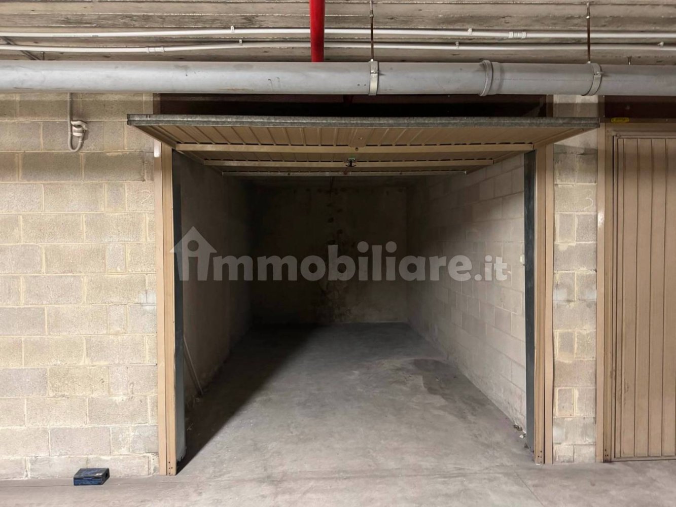 18m² Garage in Milan, Italy No. 264200