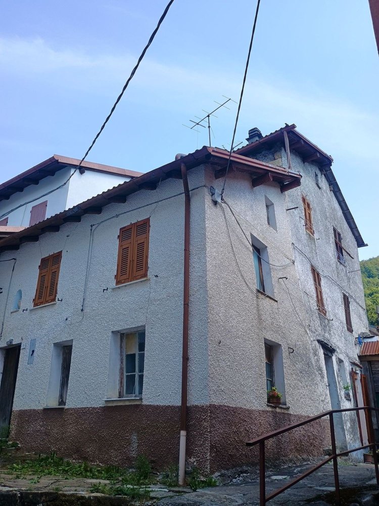 Casa de 5 dormitorios en Santo Stefano d'Aveto, Italy No. 349043