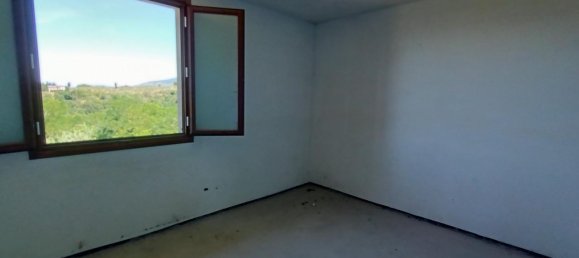 3 rooms Apartment in Castelfranco Piandiscò, Italy No. 231708 7