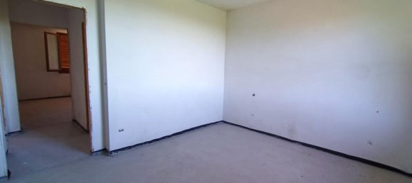 3 rooms Apartment in Castelfranco Piandiscò, Italy No. 231708 8